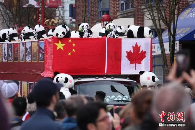 资料图：加拿大温哥华唐人街举行华埠春节大游行。中新社记者 余瑞冬 摄