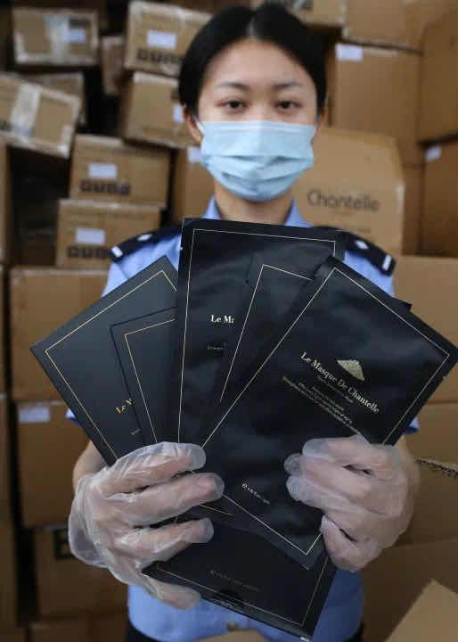 香娜露儿鱼子酱净化面膜 上海海关供图