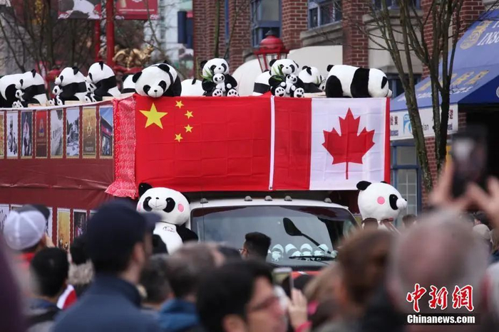 资料图：加拿大温哥华唐人街举行华埠春节大游行。中新社记者 余瑞冬 摄