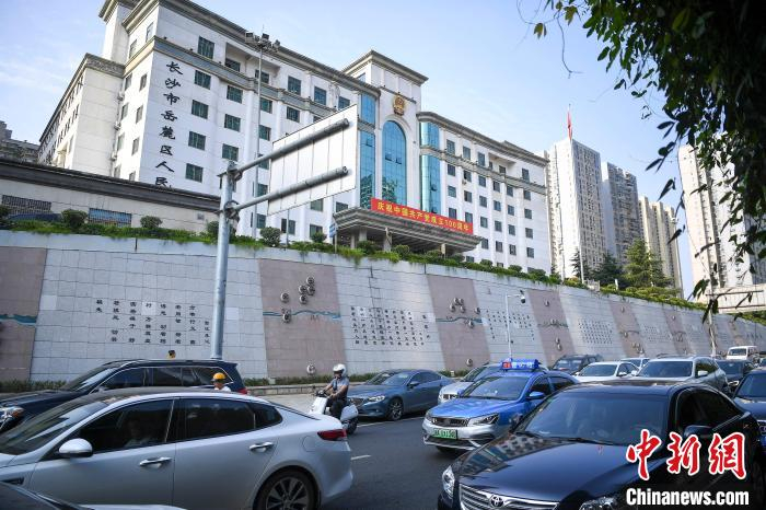 “货拉拉女乘客坠亡案”开庭 。　杨华峰 摄