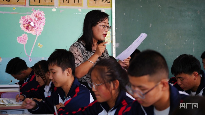 全身心投入（央广网发 张海东 摄）