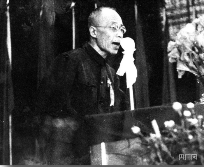 历史档案图——1951年在华东师范大学成立大会讲话（央广网发 华东师范大学供图）