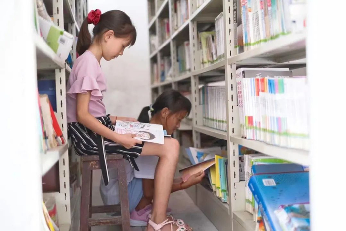 学生在芙蓉学校图书馆阅读。受访者供图
