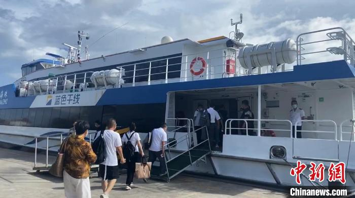 浙江台州大陈岛旅客撤离 陈建忠 摄