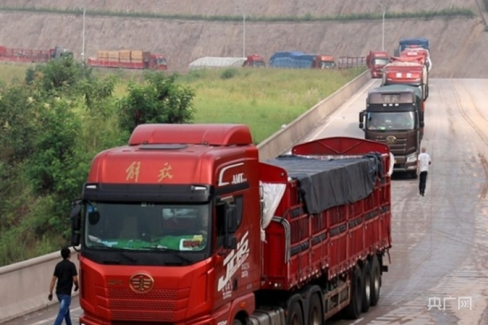 进港口车辆（央广网发 忠县融媒体中心供图）