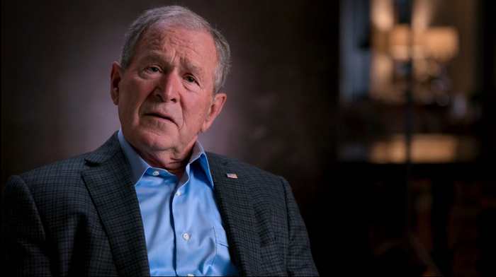 小布什在片中接受采访。