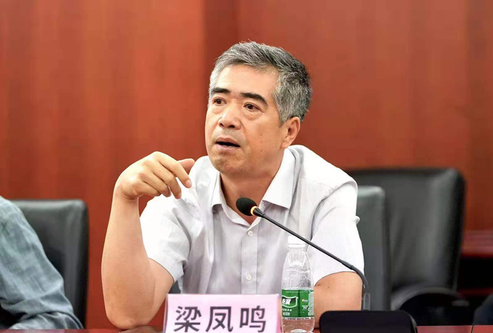 梁凤鸣 刘平摄