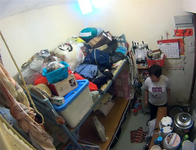 59岁香港阿姨住7年劏房,在6㎡的蜗居中努力生活,网友:太难了