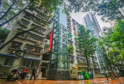 渝中区为老旧小区加装电梯（资料图 ）龙帆 摄