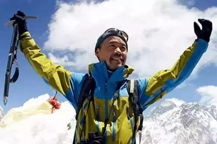 70岁的王石遭遇网暴,与冒险王有关,娶了田朴珺的他麻烦不断