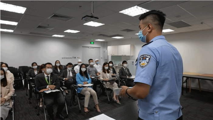 王府井大街派出所深入辖区单位进行专业培训（图片来源：北京市公安局东城分局）