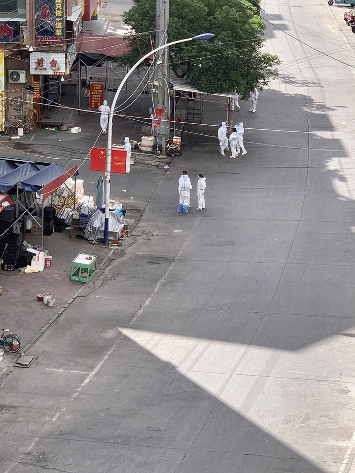 2021年9月13日，福建莆田枫亭镇全镇升为高风险区域，大家严格遵守防疫措施，在家隔离，街道空旷。人民视觉 图