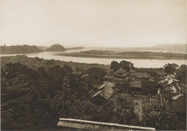 乐山遥看三江汇合 1909年 恩斯特·柏石曼。 出版社供图