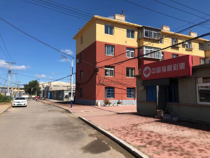  9月7日，矿工和矿工家属聚居的北山社区，街道空空荡荡。新京报记者杜寒三摄