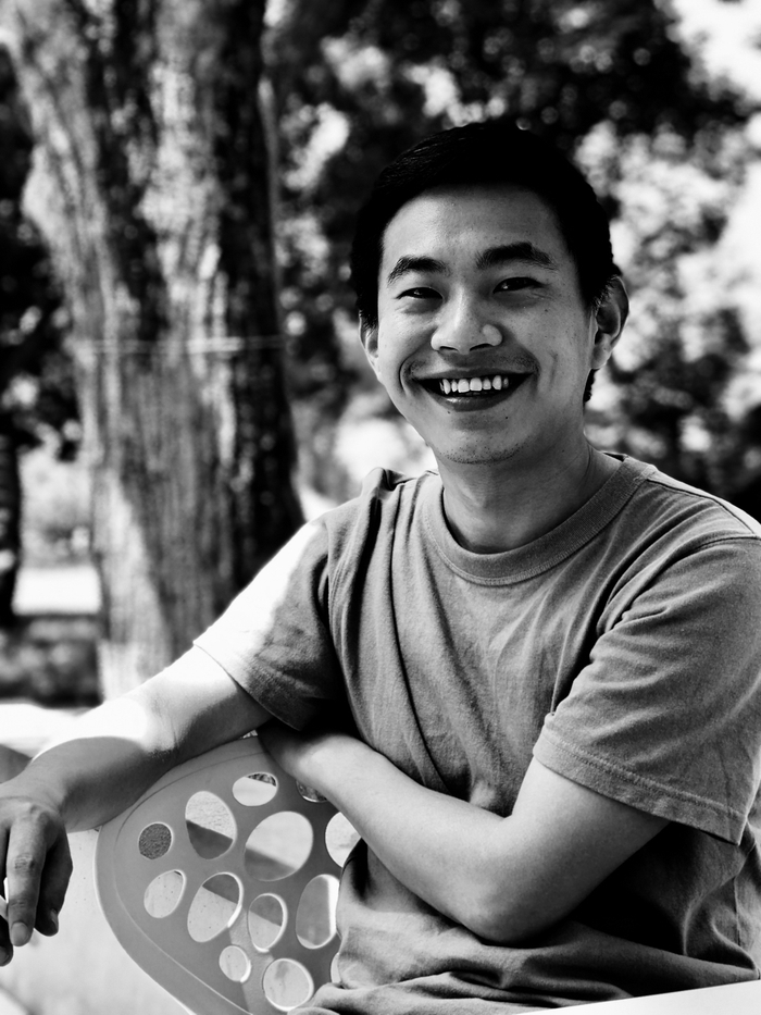 周恺，1990年生于四川乐山。