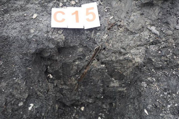 图五土台基槽剖面