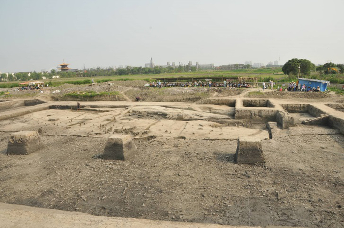 图七广富林文化湖边建筑遗存全景