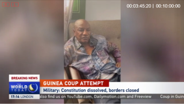 CGTN英语频道播出几内亚总统孔戴被控制画面。