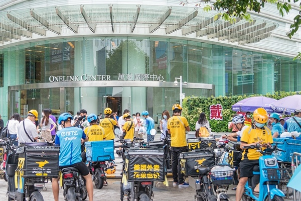 外卖骑手（来源：CFP）