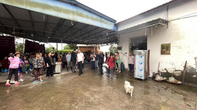 团山堡村不少村民到附近一处农家乐避难。澎湃新闻记者 何利权 摄