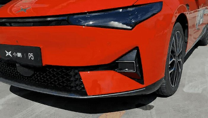 ▲小鹏P5前侧的激光雷达