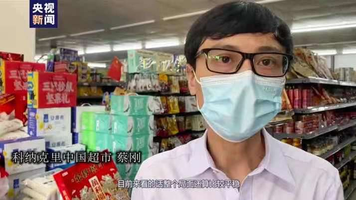  总台记者在科纳克里最大的市场采访几内亚和中国商贩。