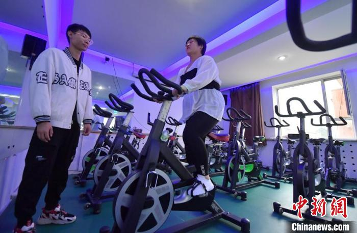 付那说，肥胖给她带来一身疾病和两段失败的感情，现在她只想通过减肥来拥有健康。　张瑶 摄