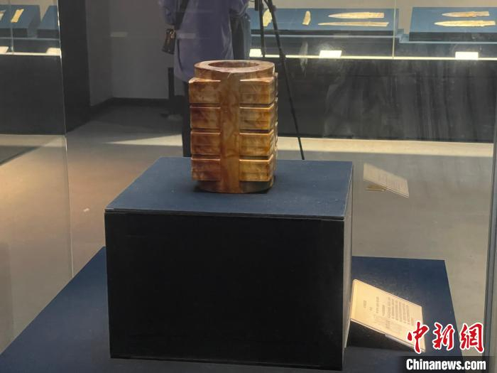 商周四节玉琮。　童笑雨 摄