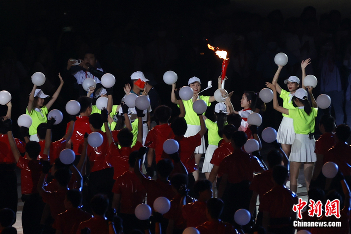 杨倩担任最后一棒火炬手。中新社记者 盛佳鹏 摄