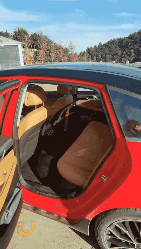 ▲小鹏P5后排空间