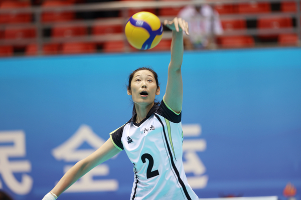 图说：朱婷全运会赛前训练 新华社图