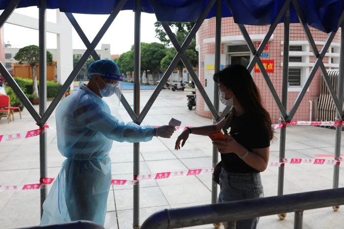 厦门市检察院选派10名党员干警前往同安区、海沧区抗疫一线。