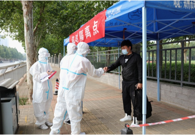 入校异常情况应急处理演练（央广网发 中原科技学院供图）