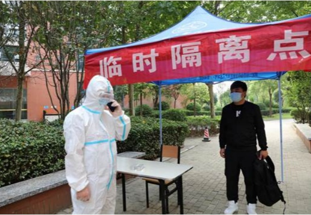 体温异常处理演练（央广网发 中原科技学院供图）