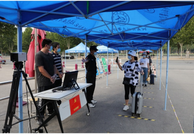 入校体温检测和健康筛查演练（央广网发 中原科技学院供图）