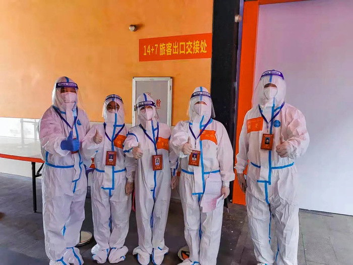 志愿者们在防疫一线。