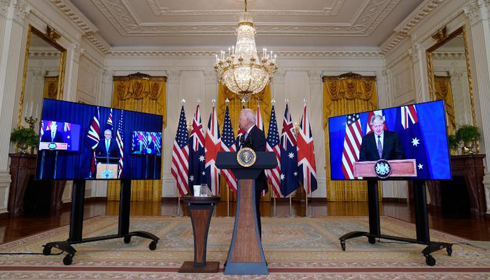 美英澳首脑当地时间15日就AUKUS举行线上会议 图源：CNN