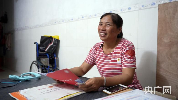 曾廣的母亲黎诗（央广网记者 官文清摄）