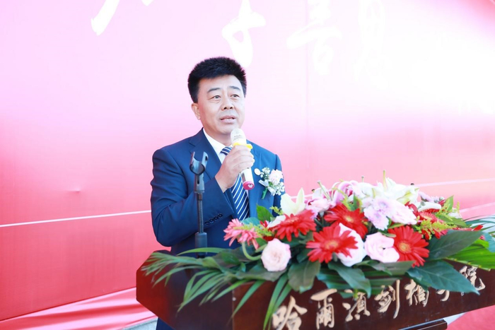 张福利校长在开学典礼上发表讲话。哈尔滨剑桥学院 供图