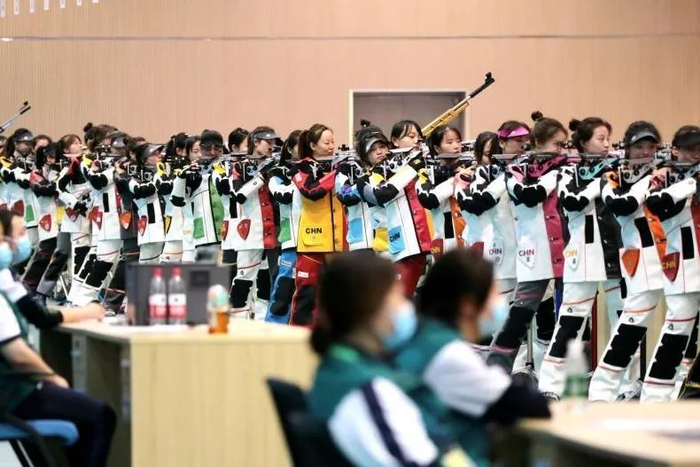 图为第十四届全运会女子10米气步枪资格赛现场。中新社记者 张远 摄