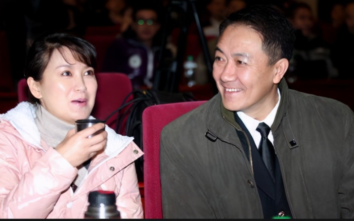 凭亮剑爆红之后，李幼斌为何宁愿净身出户，也要娶3婚的史兰芽？|张瑞琪|离婚|前妻|婚姻|结婚_新浪娱乐_新浪新闻