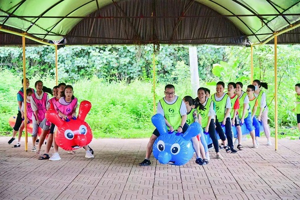 无敌毛毛虫比赛现场 央广网发 秀英区旅文局 供图