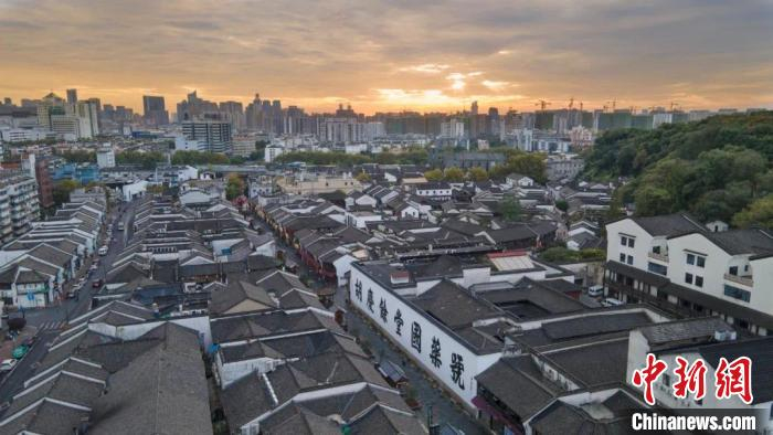 杭州河坊街上的胡庆余堂。胡庆余堂提供