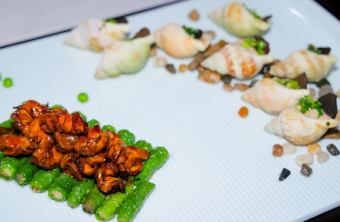 亚军作品：鑫复盛樟树港辣椒烧白螺头拼黑松露酿螺肉（企业供图，央广网发）