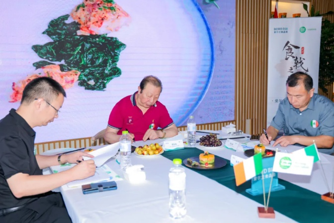 王建明（左）李东深（中）张立田（右）（企业供图，央广网发）