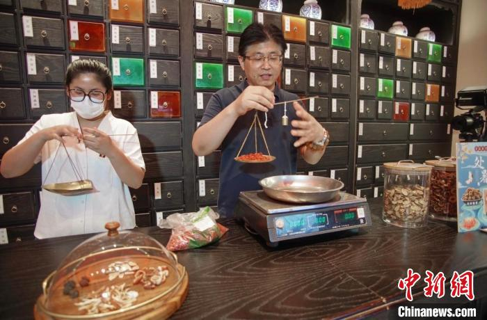 黄浦区有着悠久而璀璨的中医文化，区域内云集了众多老字号、中医药人才以及非遗项目。　黄浦文旅供图