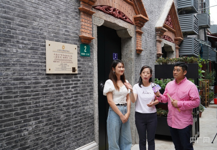 城市讲者孙国英讲解《新青年》编辑部旧址（央广网发 受访者供图）