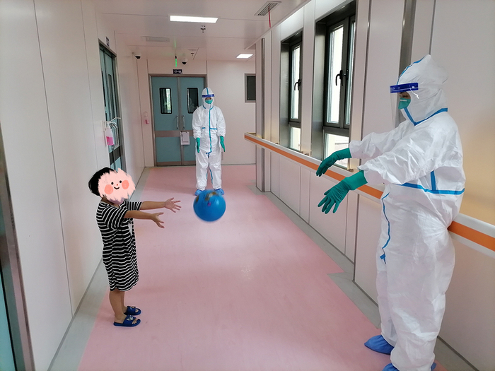 儿科医院医护人员和患儿