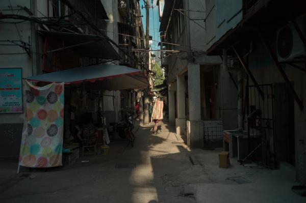 汉口古居仁坊一带小巷。谌毅图