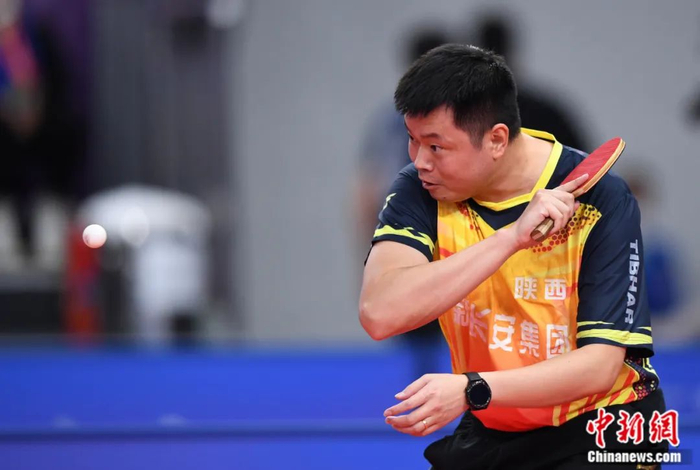 图为侯英超在比赛中。中新社记者 王刚 摄